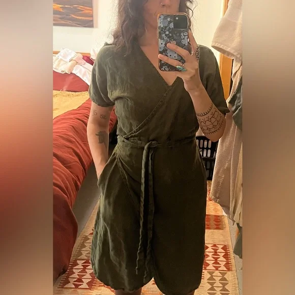 Linenfox dress wrap style in hunter green XS - Picture 5 of 5